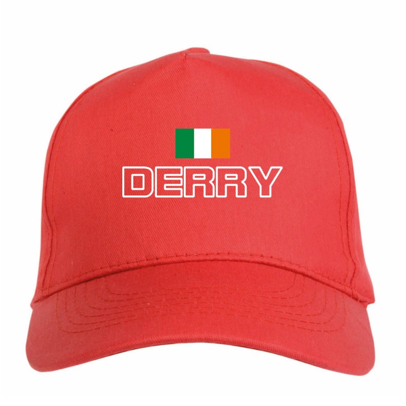 Cappellino ricamato DERRY rosso - sportivo ultras, in poliestere, 5 pannelli, regolazione in velcro